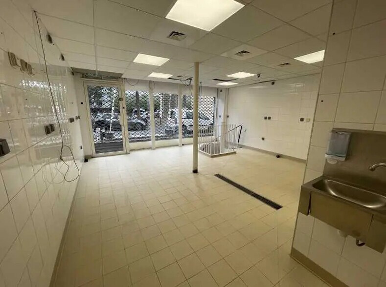 Retail in Paris for lease - Interior Photo - Image 3 of 9