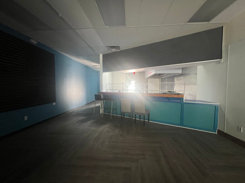 660 Indian Trail Rd, Lilburn, GA for lease - Building Photo - Image 3 of 10