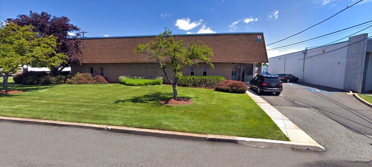 13 Jules Ln, New Brunswick, NJ à vendre Photo du bâtiment- Image 1 de 1