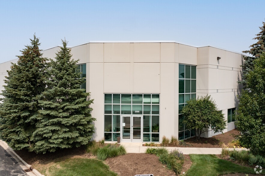 2500-2530 Vantage Dr, Elgin, IL for lease - Building Photo - Image 2 of 8