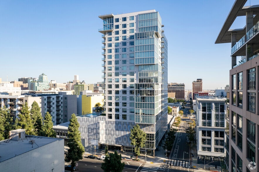 1050 S Grand Ave, Los Angeles, CA for lease - Building Photo - Image 1 of 8