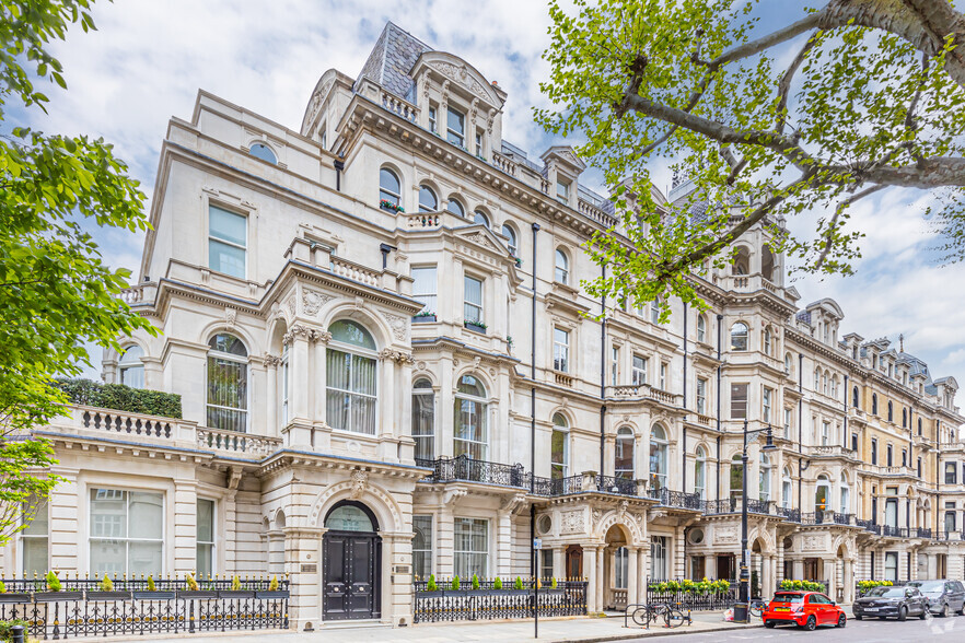 6 Chesterfield Gdns, London for lease - Primary Photo - Image 1 of 3