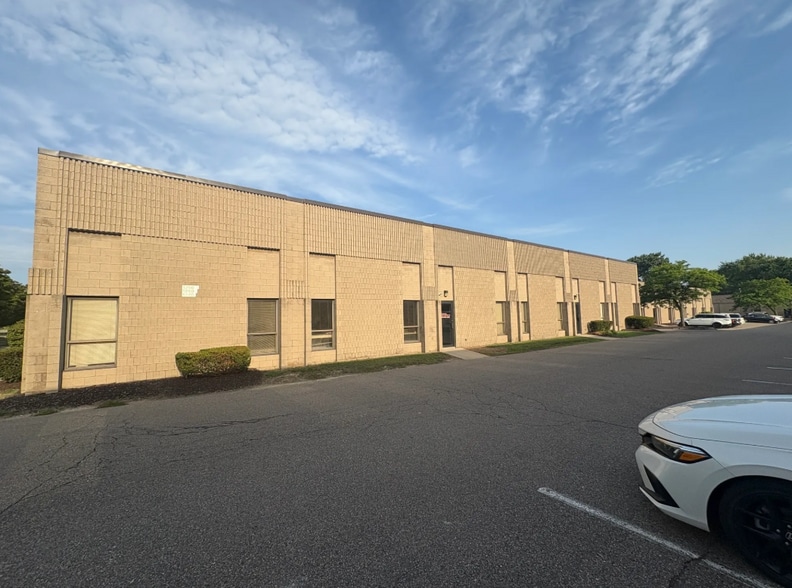 1270 Rankin St, Troy, MI à louer - Photo du bâtiment - Image 3 de 13