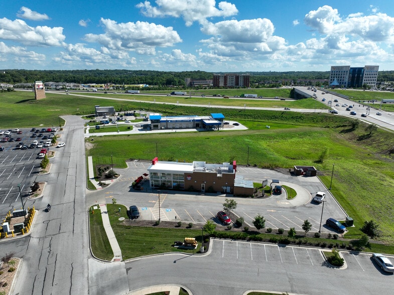 4111 S Little Blue Pky, Independence, MO à vendre - Photo du bâtiment - Image 3 de 9