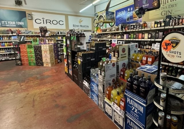 5 Store Memphis Retail Portfolio portfolio of 1 properties for sale on LoopNet.ca - Building Photo - Image 2 of 6