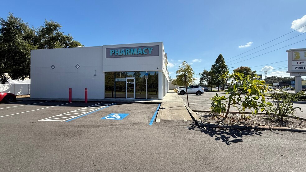 3350-3390 E Bay Dr, Largo, FL à louer - Photo du bâtiment - Image 2 de 26