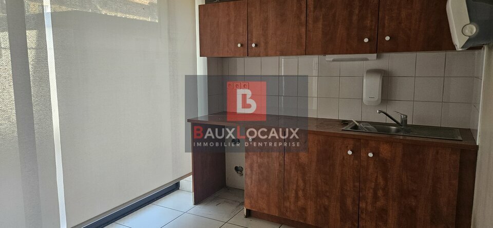 Retail in Carpentras for lease - Interior Photo - Image 3 of 4