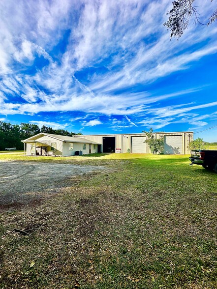 465 E Collins St, Umatilla, FL à louer - Photo principale - Image 1 de 19