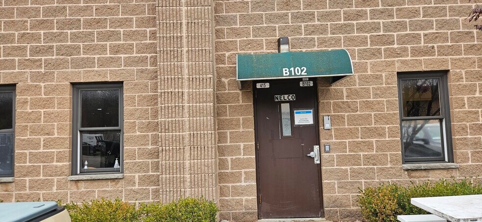 415 Spook Rock Rd, Suffern, NY à vendre - Photo du bâtiment - Image 1 de 3