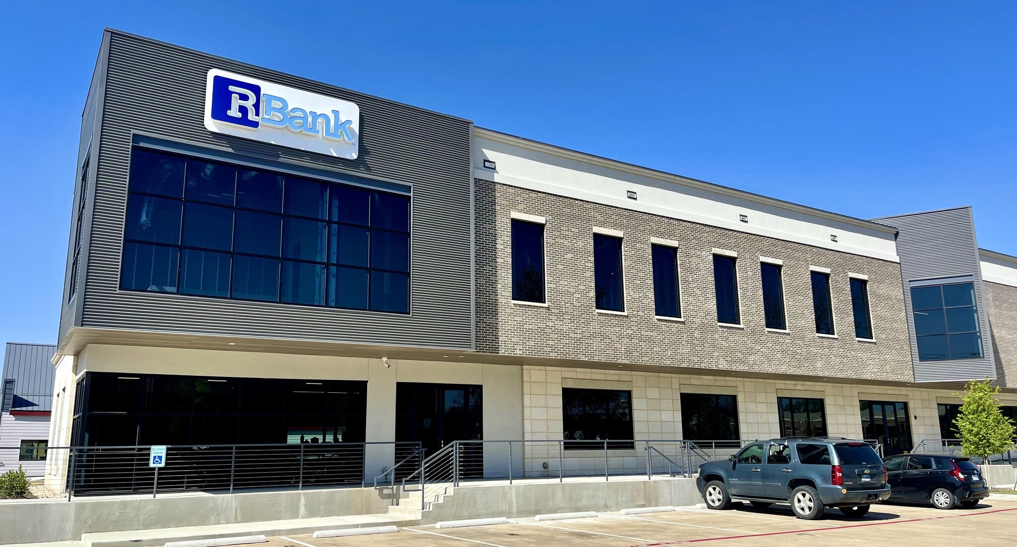 451 University Dr, Fort Worth, TX for lease Building Photo- Image 1 of 4