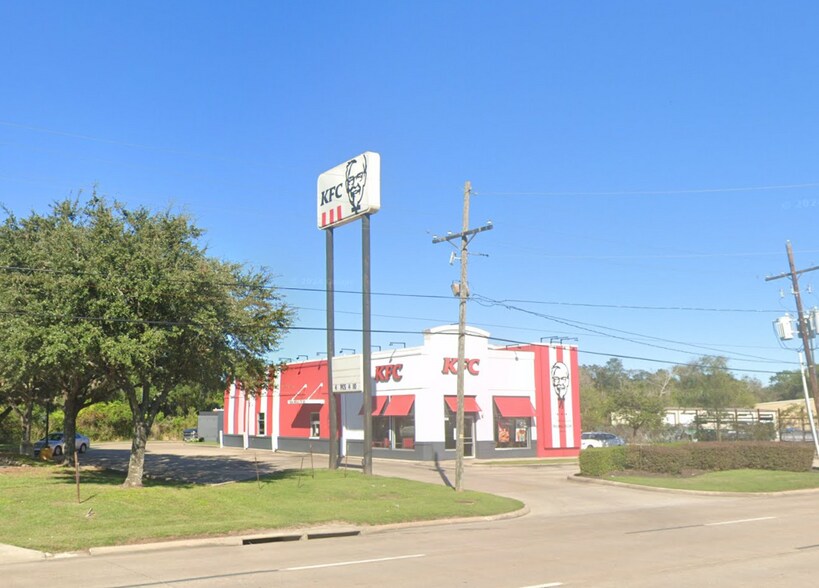 8090 College St, Beaumont, TX à louer - Photo du bâtiment - Image 2 de 4