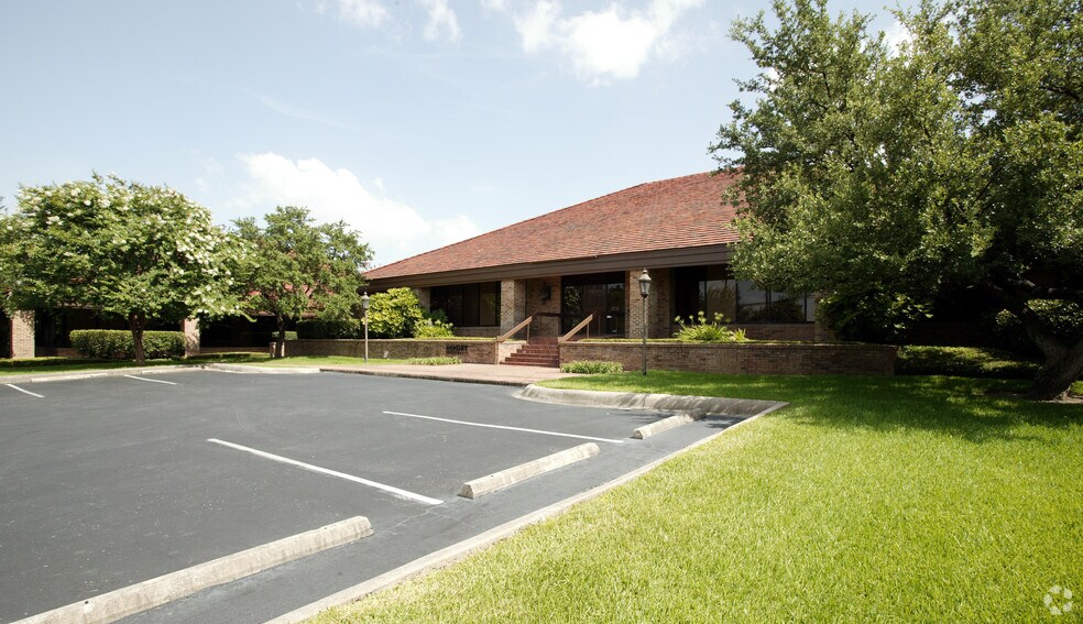 402 E Ramsey Rd, San Antonio, TX à louer - Photo du bâtiment - Image 3 de 13