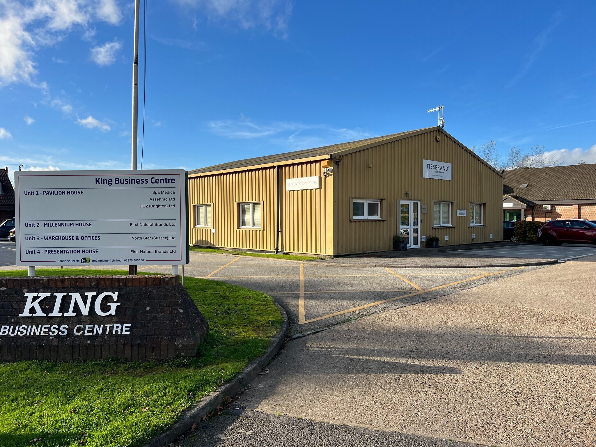 Presentation House, Reeds Lane, Sayers Common, Hurstpierpoint à louer Photo principale- Image 1 de 14