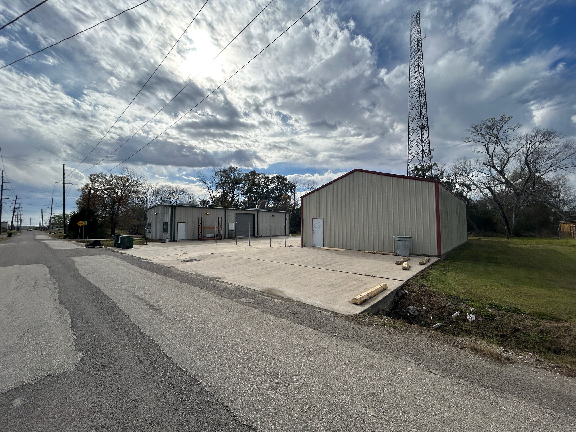 51 13th st, Beaumont, TX for lease Primary Photo- Image 1 of 7