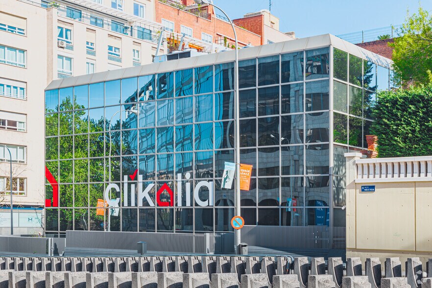 Calle de María de Molina, 7, Madrid, Madrid à louer - Photo du bâtiment - Image 3 de 4