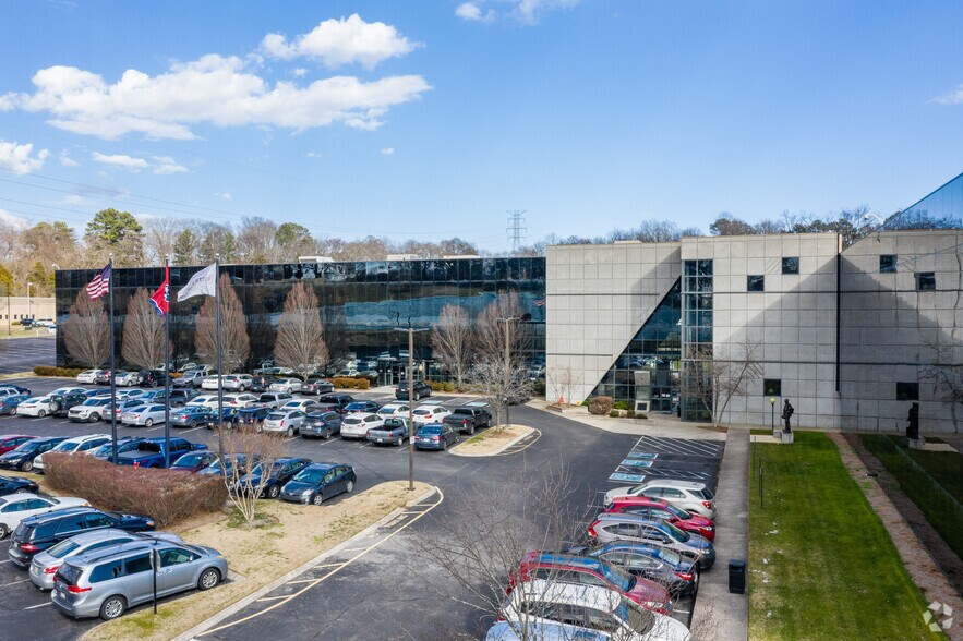 2451 Atrium Way, Nashville, TN à louer - Photo du bâtiment - Image 3 de 13