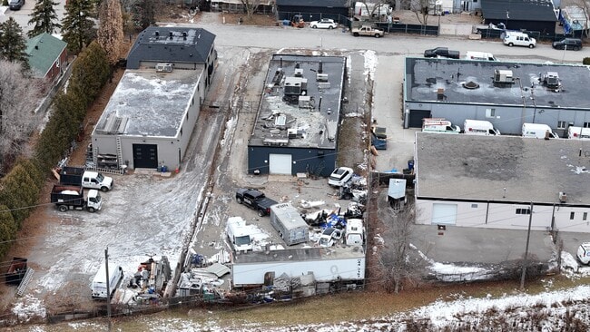 Plus de détails pour 37 Minford Ave, Toronto, ON - Industriel à louer