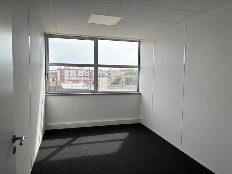 Office in Alfortville for lease - Interior Photo - Image 3 of 9