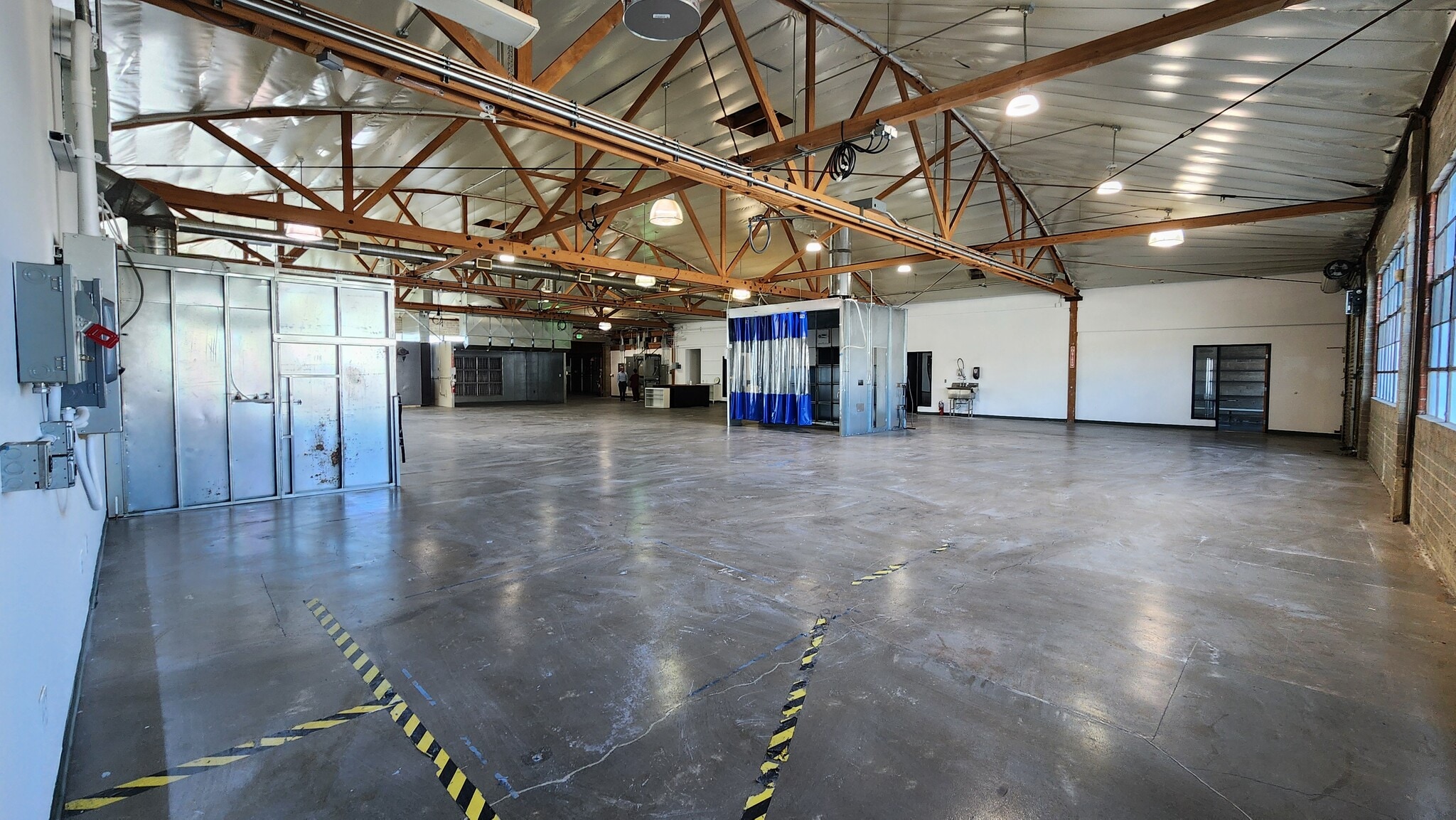 89-91 N San Gabriel Blvd, Pasadena, CA for lease Interior Photo- Image 1 of 13