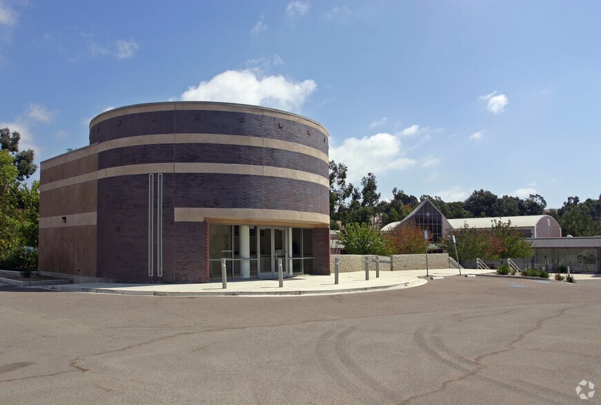 741 Garden View Ct, Encinitas, CA à louer - Photo du bâtiment - Image 2 de 7