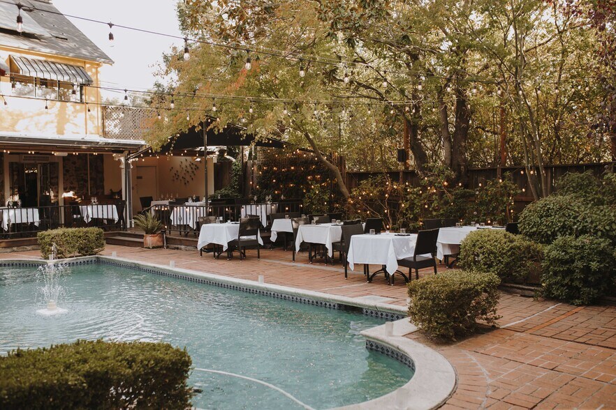 241 1st St W, Sonoma, CA à vendre - Photo principale - Image 1 de 11