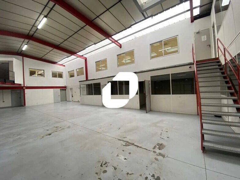 Flex dans Bobigny à louer - Photo du bâtiment - Image 1 de 11