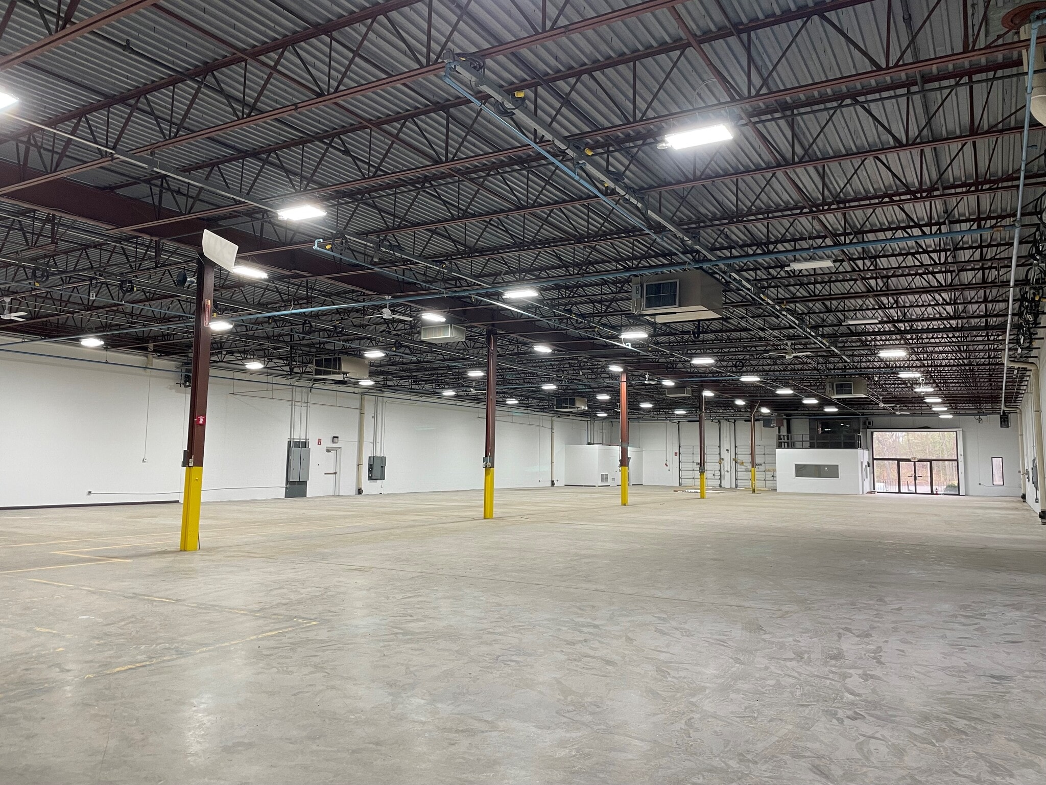 1399 Blue Hills Ave, Bloomfield, CT for lease Building Photo- Image 1 of 6