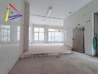 Plus de détails pour Multi-résidentiel à vendre