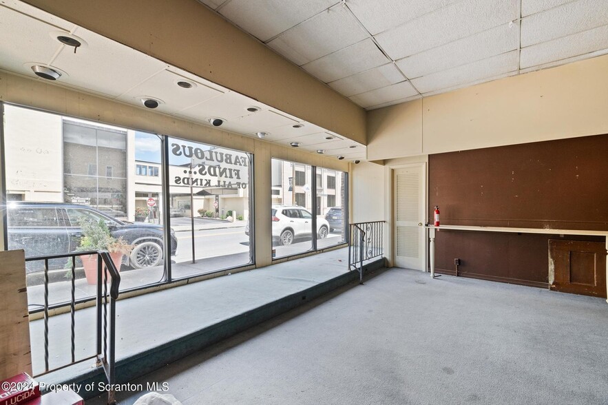 113 Lackawanna Ave, Olyphant, PA for sale - Interior Photo - Image 2 of 13