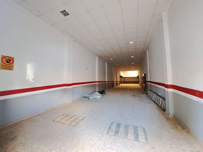 Retail in València for lease - Building Photo - Image 2 of 15