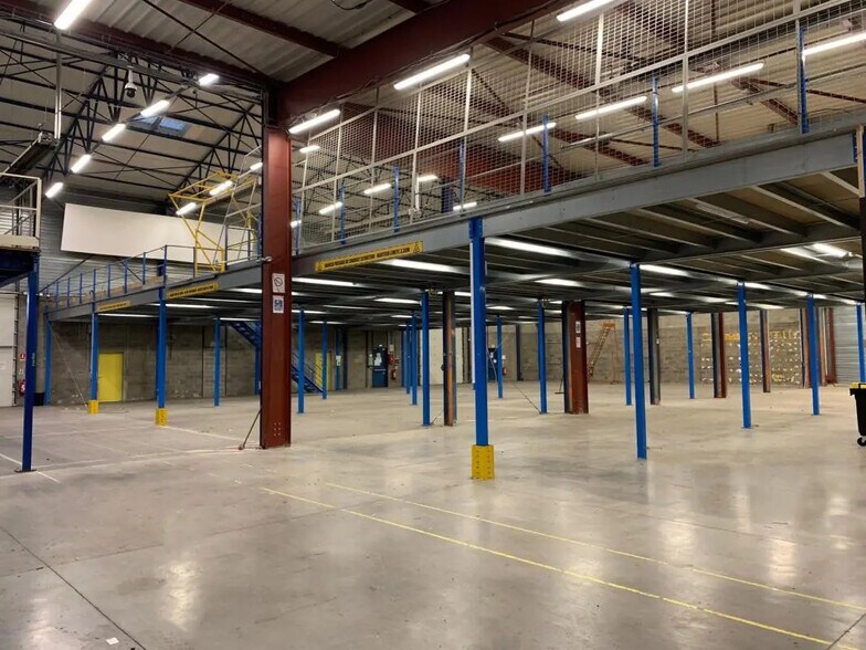 Flex in Morangis for sale - Building Photo - Image 1 of 5