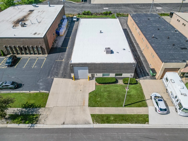 450 Bennett Rd, Elk Grove Village, IL à louer - Photo du bâtiment - Image 2 de 14