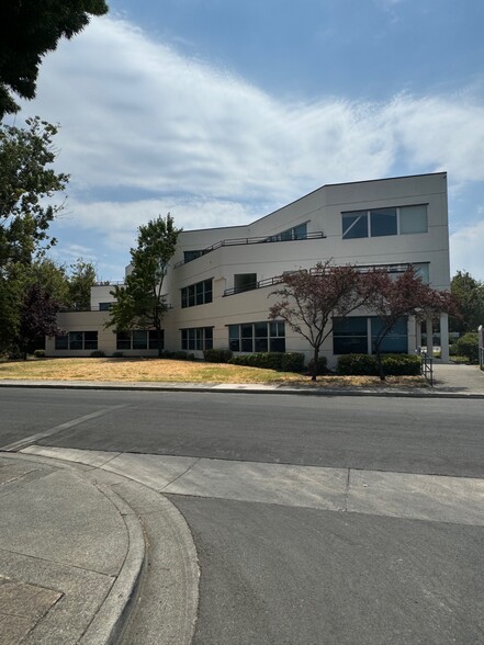 55 1st St, Lakeport, CA for lease - Building Photo - Image 2 of 8