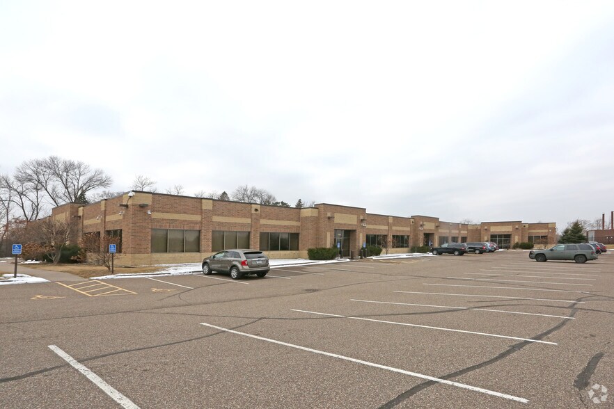 1180 Centre Pointe Cir, Mendota Heights, MN à vendre - Photo du bâtiment - Image 1 de 9