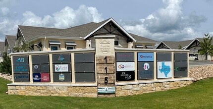 115 Kohlers Crossing, Kyle, TX for lease Interior Photo- Image 2 of 8