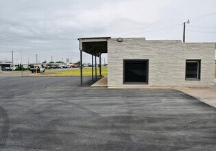 1811 E Broadway St, Altus, OK for lease Interior Photo- Image 2 of 11