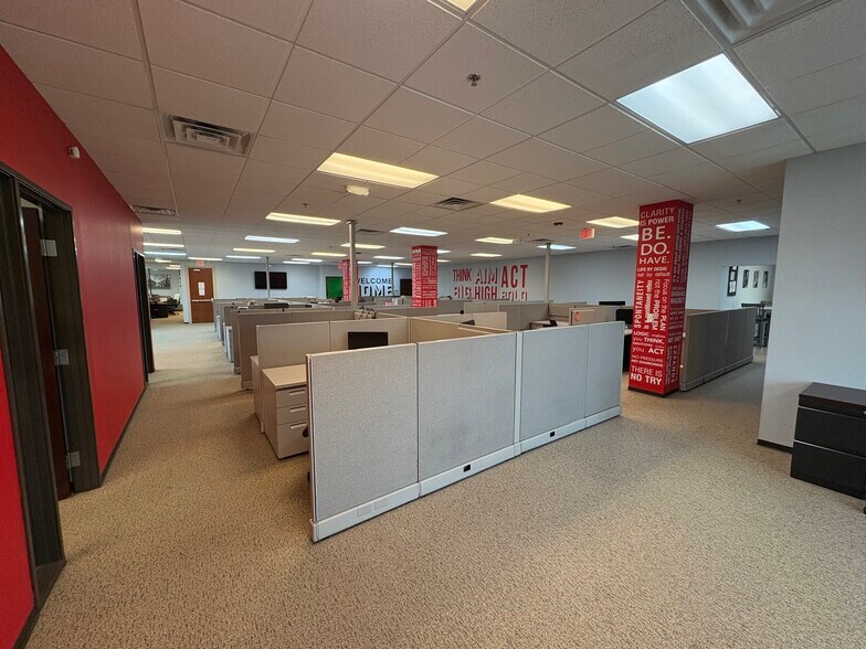 38219 Mound Rd, Sterling Heights, MI à louer - Photo intérieure - Image 3 de 7