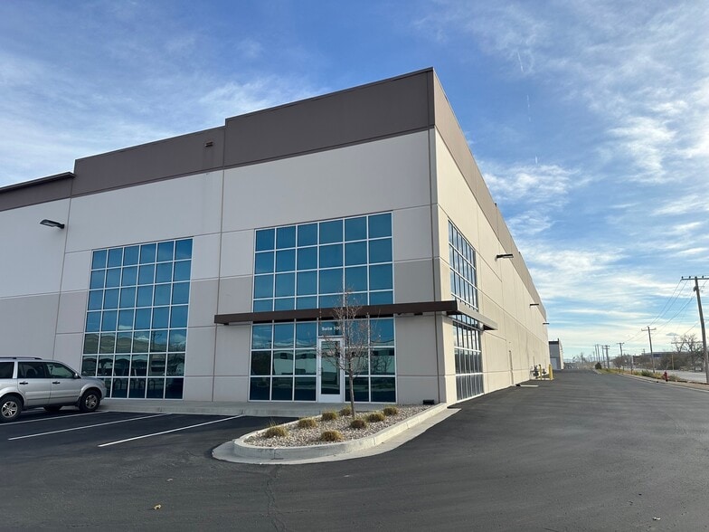 3365 W 500 S, Salt Lake City, UT for lease - Building Photo - Image 2 of 8