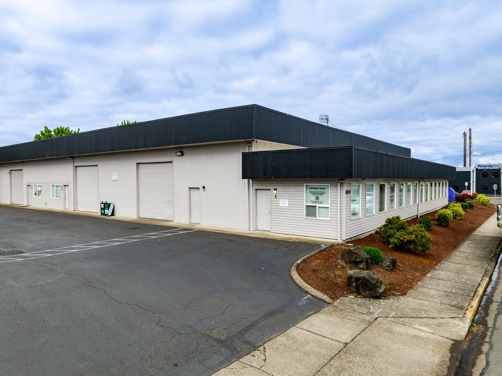 4224 W 7th Ave, Eugene, OR à louer Photo du bâtiment- Image 1 de 14