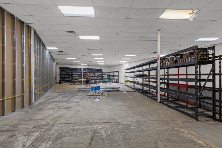 429 E March Ln, Stockton, CA à louer - Photo du bâtiment - Image 2 de 9