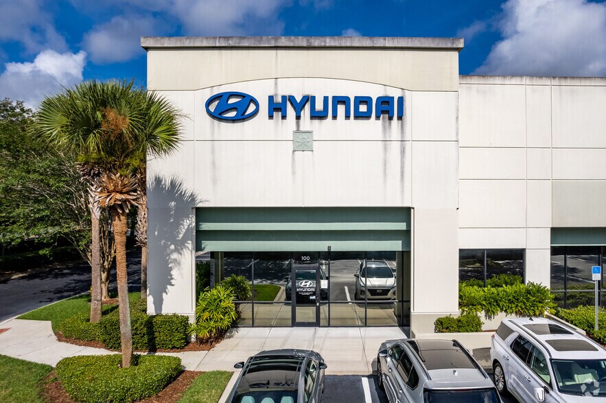 9420 Delegates Dr, Orlando, FL à louer - Photo du bâtiment - Image 2 de 6