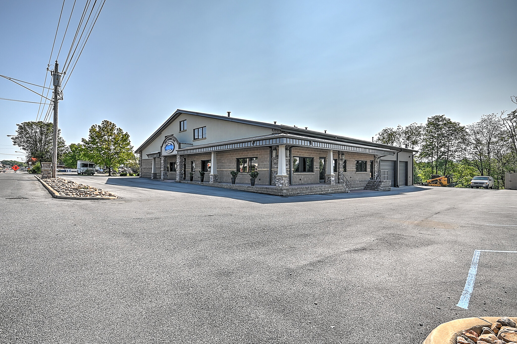 317 Bluff City Hwy, Bristol, TN for sale Primary Photo- Image 1 of 72