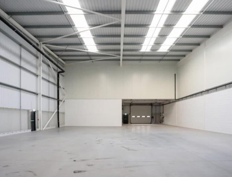Trafford Gate, Manchester for lease - Building Photo - Image 3 of 17