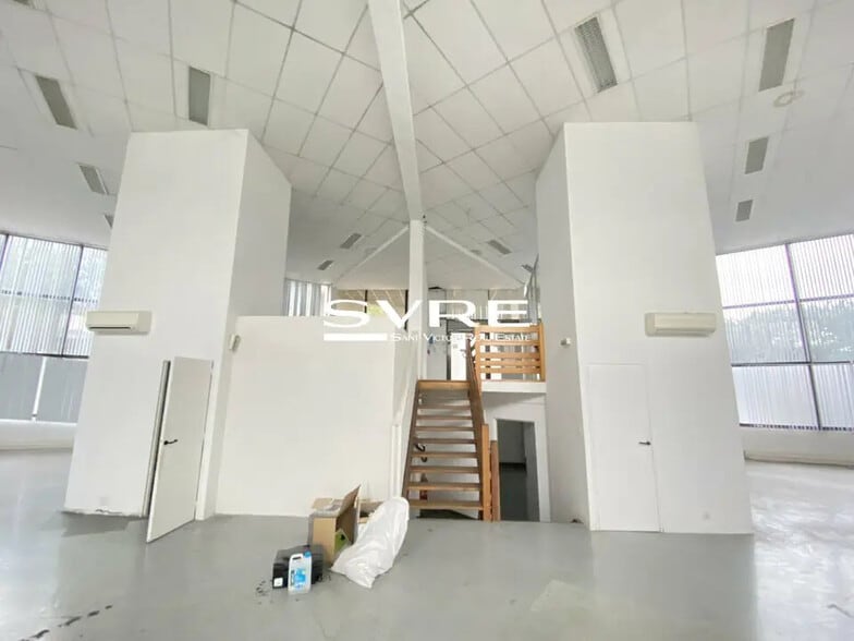Flex in Gémenos for lease - Interior Photo - Image 3 of 12
