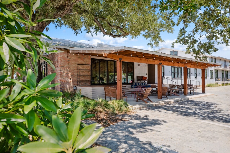 301 S Toulme St, Bay Saint Louis, MS à louer - Photo du bâtiment - Image 2 de 16