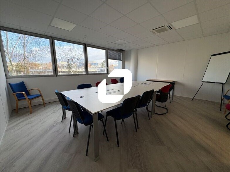 Office in Vélizy-Villacoublay for lease - Interior Photo - Image 3 of 6