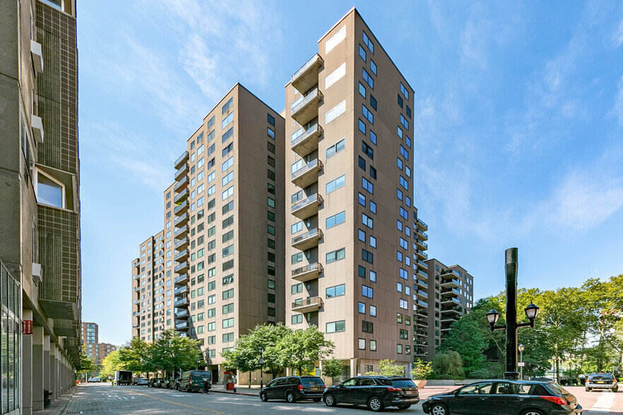 544 Main St, Roosevelt Island, NY à vendre - Photo principale - Image 1 de 1