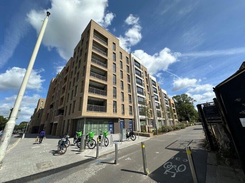 Coombe Rd, New Malden à louer - Photo du bâtiment - Image 2 de 3