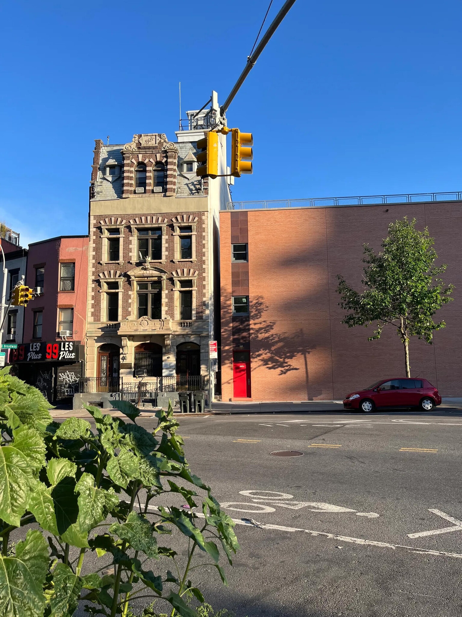 311 E Broadway, New York, NY for lease Primary Photo- Image 1 of 2