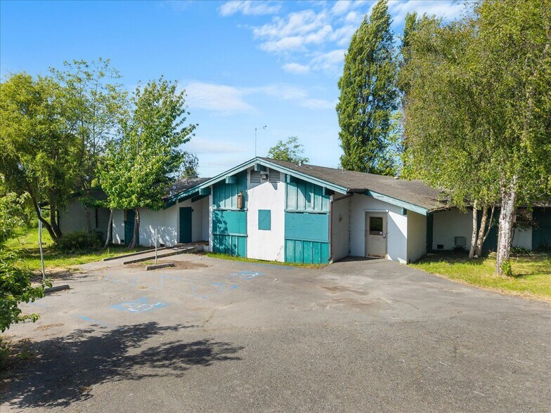 4555 Valley West Dr, Arcata, CA à vendre - Photo du bâtiment - Image 1 de 11